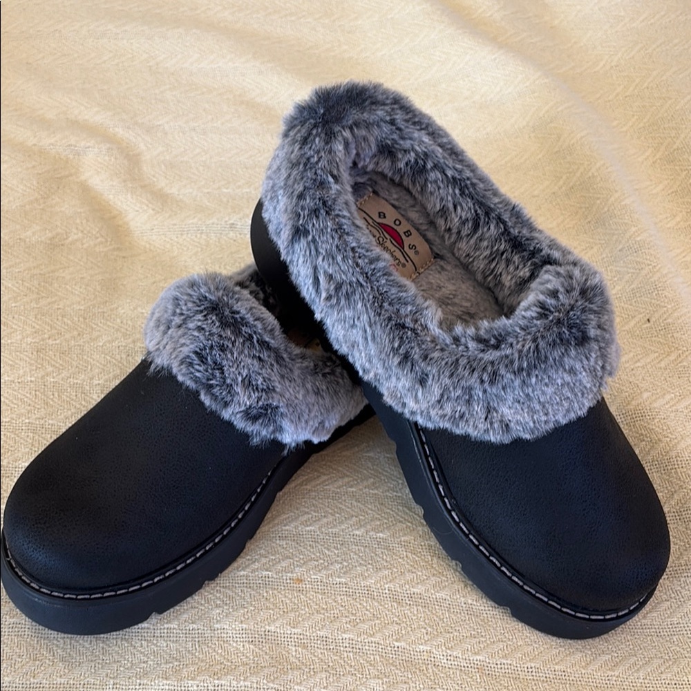 NIB NWT Skechers Bobs Cozy Black Faux Fur Lined Women's Shoes 7